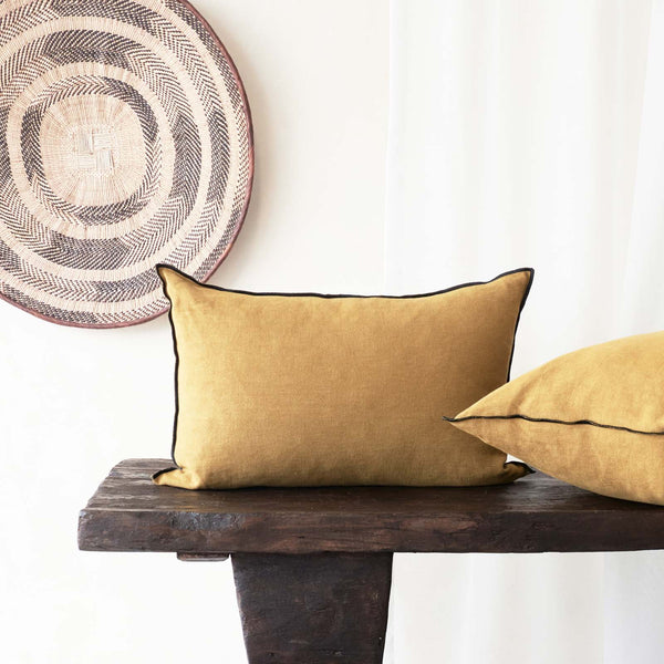 Cushion Black Line | Ocre