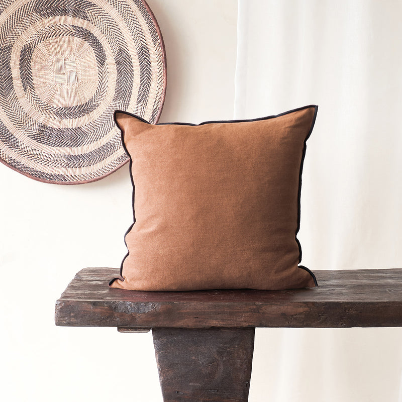 Cushion Black Line | Sienne