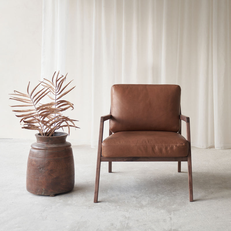 Nysse Leather Armchair - Saddle with Walnut Frame