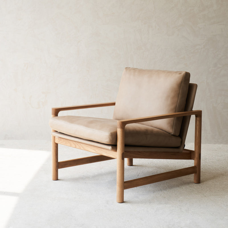 Troubadour Leather Armchair | Oak Frame - Desert