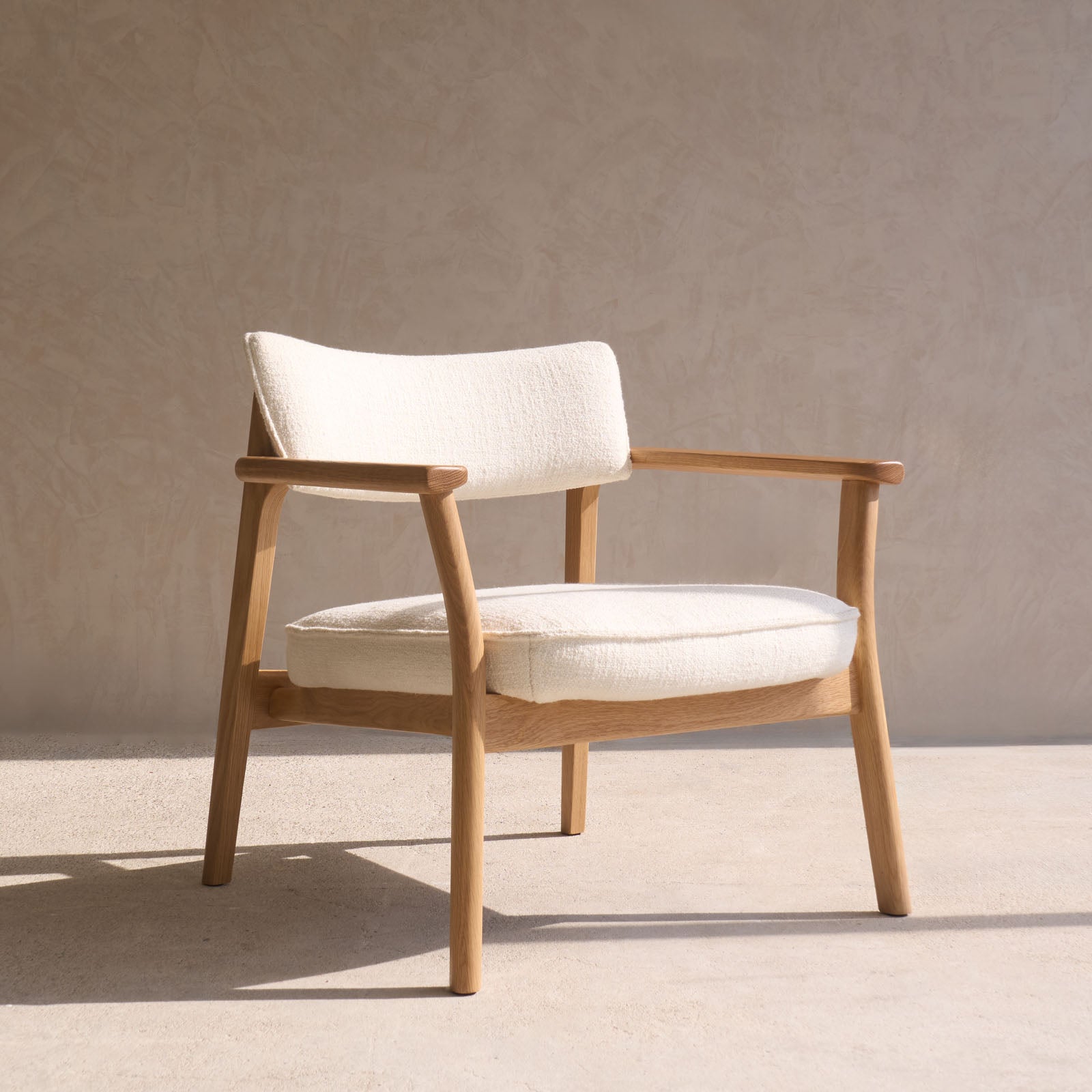 その他 Beautiful accent armchair Poise Fabric Armchair | Oak Frame - Panna Cotta