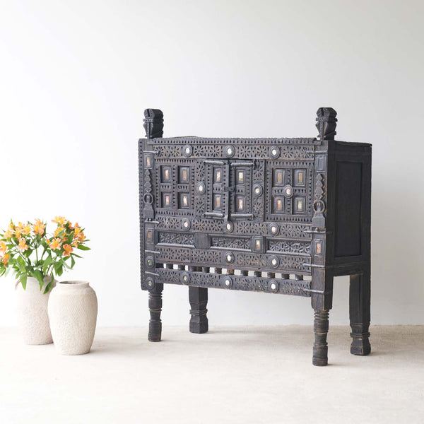 Vintage Natural Damchiya Chest with Brass Details | Black