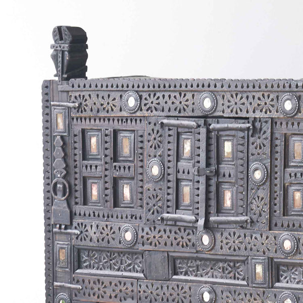 Vintage Natural Damchiya Chest with Brass Details | Black