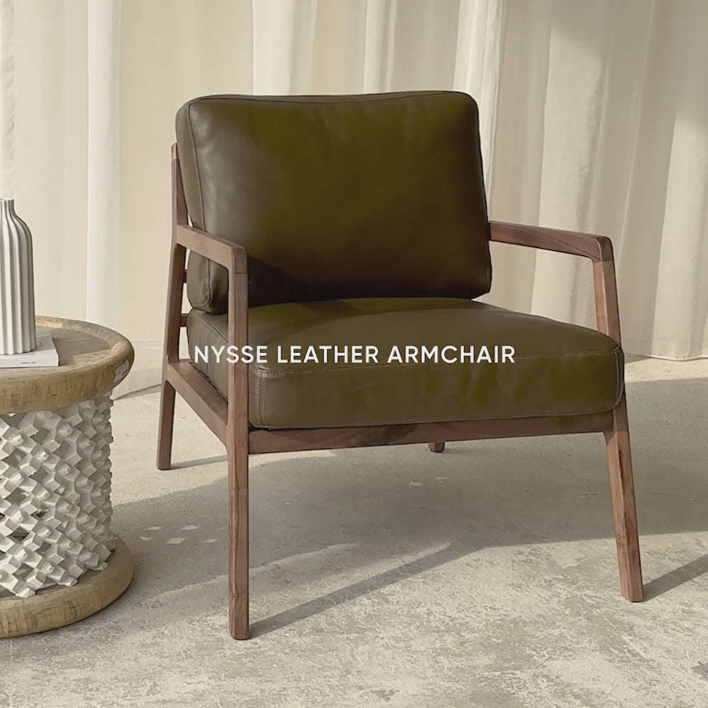 Nysse Leather Armchair Walnut Frame in Hunter