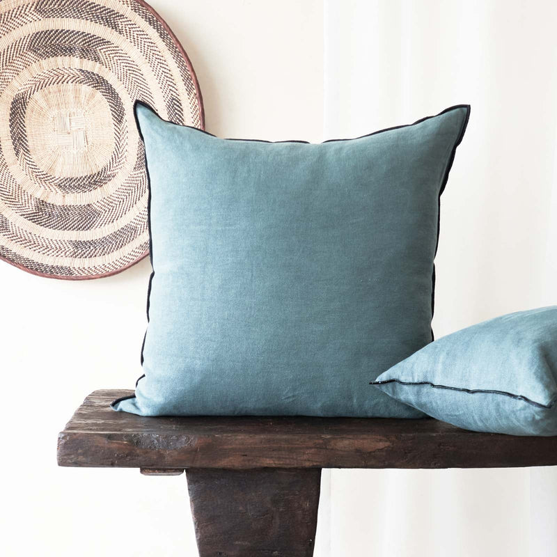 Cushion Black Line - Canard (Square Large)