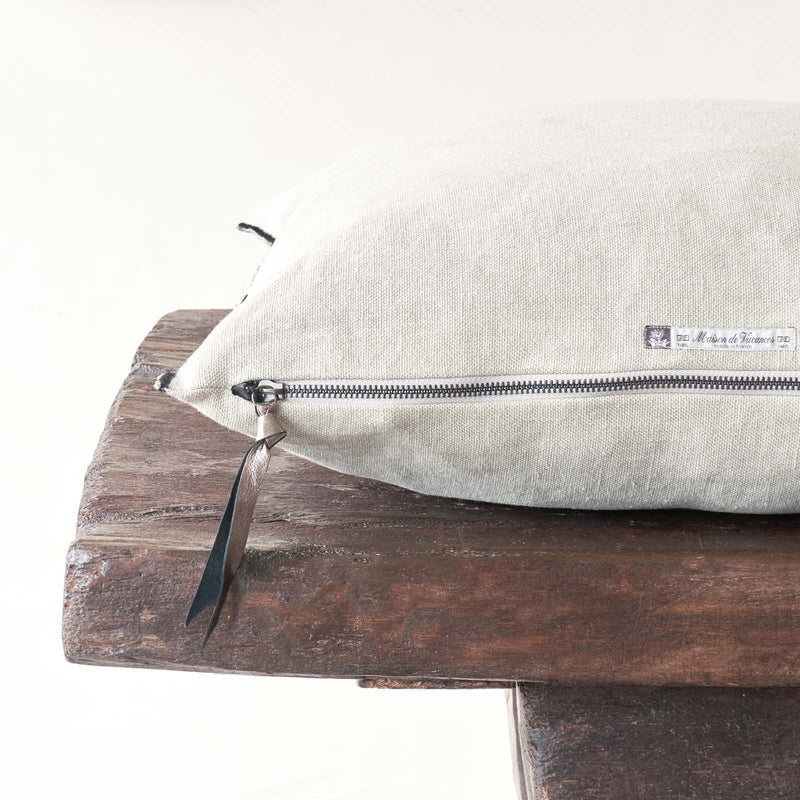 Cushion Black Line | Ciment