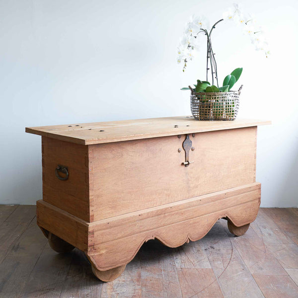 Natural Grobog Chest