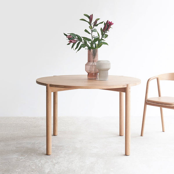 Cove Oak Round Dining Table | Natural